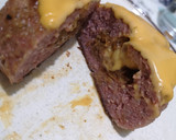 Foto del paso 5 de la receta: Hamburguesa rellena de cebolla y queso cheddar