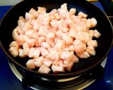 Hình bước làm 3 của món Kho quẹt ‐ rau luộc