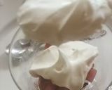 Foto del paso 4 de la receta: Copa Clásica De Frutillas Con Crema