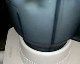 A picture of step 2 of Pista banana milkshake.
