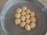 خلية النحل بالتمر
