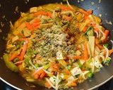 Zöldséges tészta ázsiai ízvilággal recept fázis 4 fotója