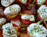 Foto del paso 3 de la receta: Ensalada de tomate 🍅, mozzarella y aguacate 🥑