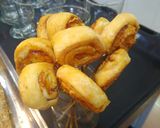 Foto del paso 2 de la receta: Chupetines de hojaldre de jamón y queso
