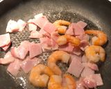 รูปขั้นตอนการทำที่ 2 ของ กุ้งเบค่อนผัดพริกขี้หนู