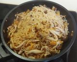 小魚干XO醬炒泡麵的食譜步驟6照片