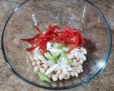 Foto del paso 1 de la receta: Ensalada de alubias y salmón