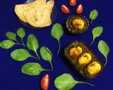 A picture of step 9 of Egg Palak Curry.