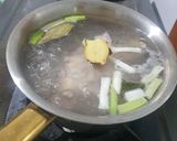 Foto langkah ke 1 dari resep Ayam rebus kecap ala fe.