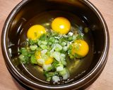 Foto langkah ke 1 dari resep Ttukbaegi gyeranjjim 뚝배기 계란찜 (Telur kukus ala Korea).