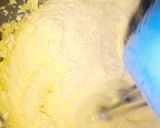A picture of step 1 of 100 pieces vanilla cup cakes.