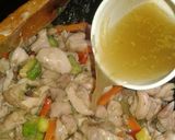 Foto del paso 6 de la receta: Salteado de verduras y pollo al wok