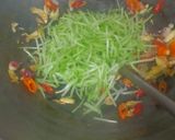 Foto langkah ke 4 dari resep Tumis Pare Labu Siam.