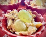 Foto del paso 3 de la receta: Ensalada de salmón con uva blanca, caqui y huevo
