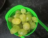 A picture of step 1 of Green Grapes Juice.