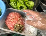 รูปขั้นตอนการทำที่ 2 ของ ต้มจืดมะระยัดไส้หมูสับวุ้นเส้น