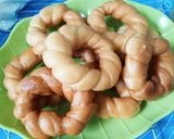 Foto langkah ke 5 dari resep Donat Cantik.