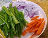 Foto del paso 2 de la receta: Salteado de verduras y pollo con soja y mostaza
