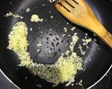 Foto langkah ke 3 dari resep Spaghetti Aglio e Olio.