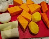 Foto del paso 2 de la receta: Caldo de pollo y chorizo