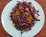 Foto del paso 2 de la receta: Ensalada de col morada con zanahoria