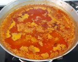 A picture of step 6 of Kolhapuri Misal Pav.