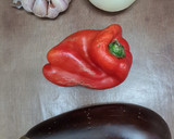 Foto del paso 2 de la receta: Escalivada: ensalada invernal mediterránea 🥗 de berenjena, pimiento morrón, cebolla y ajo