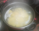 Foto del paso 6 de la receta: Flautas de pan de molde rellenas de salchichas, queso y bacon con puré de papas