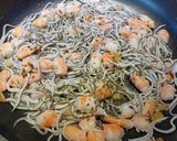 Foto del paso 4 de la receta: Tagliatelle con Gulas y Langostinos