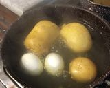 عکس مرحله 1 از دستور سیب زمینی وتخم مرغ🧅🥚🥔