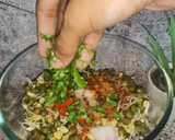 हेल्दी स्प्राऊट अँड व्हेजी टाकोज (Healthy Sprouts And Veggie Tacos Recipe In Marathi) रेसिपी स्टेप 3 फोटो 