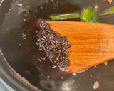 Foto langkah ke 2 dari resep Bubur Ketan Hitam Kental.