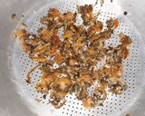 Foto langkah ke 2 dari resep Oseng Kerang.
