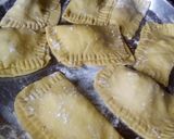 A picture of step 3 of Fried meat pie.