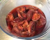 Une image de l'étape 1 de Compote de kiwis et pêches de vigne au rhum.