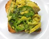 Foto del paso 1 de la receta: Avocado Toast con  Huevo y Queso con Salsa Ranch La Spezia