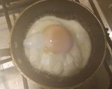 A picture of step 1 of انڈا ٹوسٹ اور چائے.