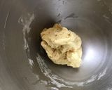 Une image de l'étape 4 de Pâte brisée à la liqueur de prunes, lait et vanille.