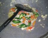 Foto langkah ke 4 dari resep Tumis Cumi Asin Jagung.