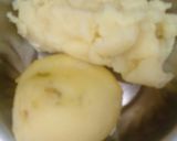 A picture of step 1 of Aloo ka halwa.