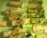 Foto del paso 2 de la receta: Crostinis con ajo y perejil