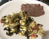 Foto del paso 3 de la receta: Rajas poblanas con huevo