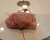 Foto del paso 3 de la receta: Pollo relleno de jamón serrano y pesto