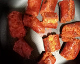 Foto del paso 3 de la receta: Longaniza en salsa con nopales