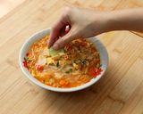 Foto langkah ke 7 dari resep Sohun Kuah Telur Pedas Devina Hermawan.