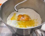 Foto del passaggio 2 della ricetta Brioche Intrecciate all’anice