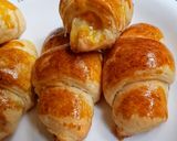 A picture of step 10 of Jam filled croissants.