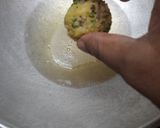 A picture of step 4 of Leftover Rice balls.
