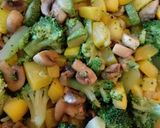 Foto del paso 3 de la receta: Chuletas al horno con verduras salteadas
