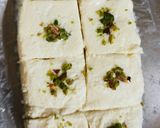 बंगाल का पिस्ता सन्देश(bangal ka pista sandesh recipe in hindi) रेसिपी चरण 2 फोटो